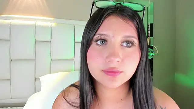 AvyMilton's cam snapshot