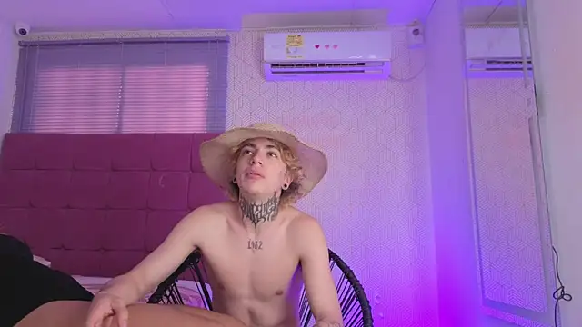 lily_and_wan's cam snapshot