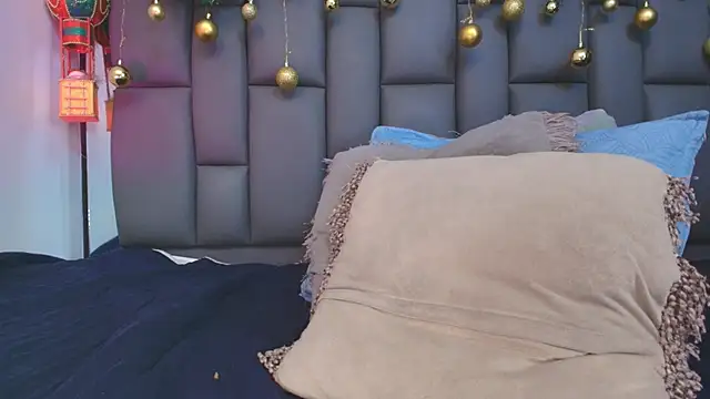 _MiaBrown_'s cam snapshot