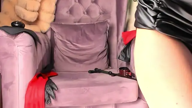 LadyLeather's cam snapshot