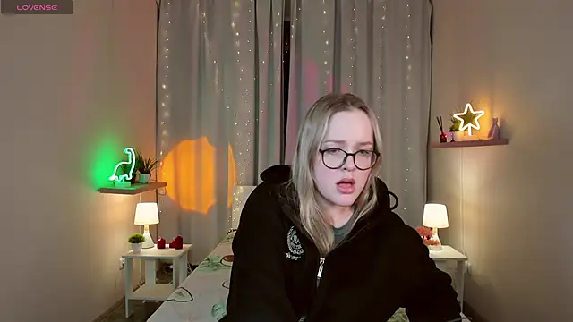 SallyPratt's cam snapshot