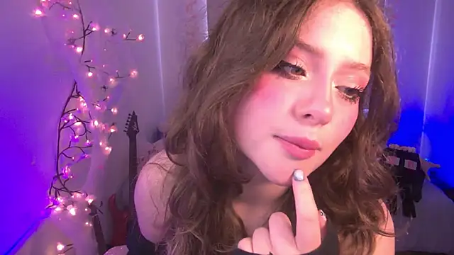 Lil_bela's cam snapshot