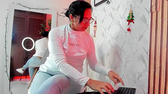 AnnaArela's cam snapshot