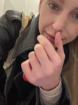 kira_mia's cam snapshot