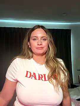 Sophie_Raegan's cam snapshot