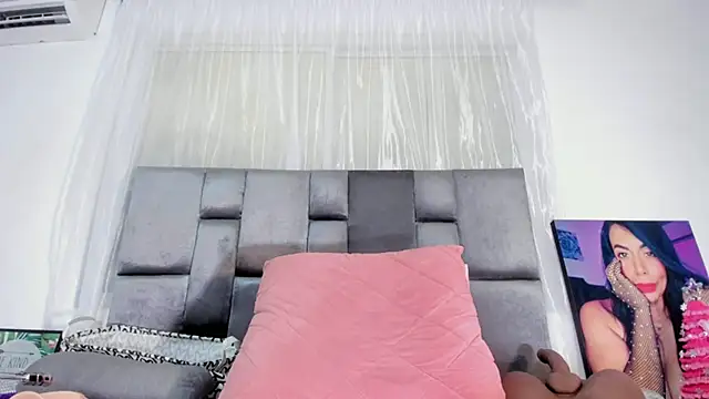 Lia_johnsonn live sex cam