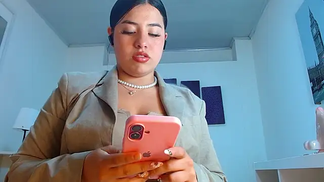 emily_jewell1's cam snapshot