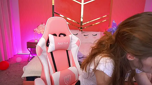 CuteeFoxy's cam snapshot