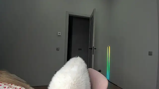 _cometoseeme_'s cam snapshot