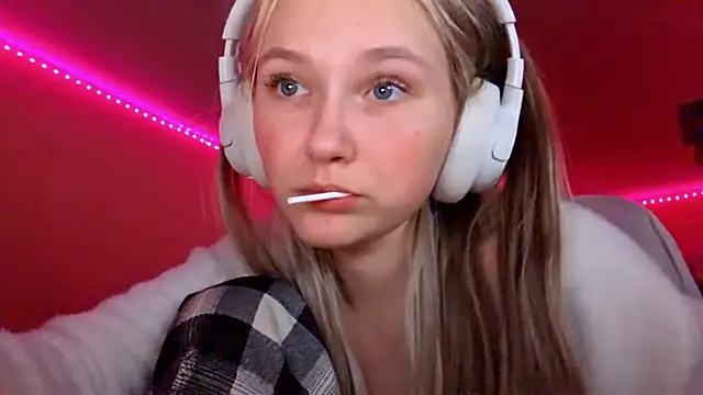 KarinRobertson's cam snapshot