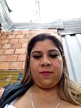 Laura-Hernandez live sex cam