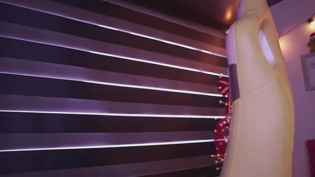 Rebecah_1's cam snapshot