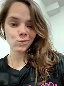 Wildmaca live sex cam