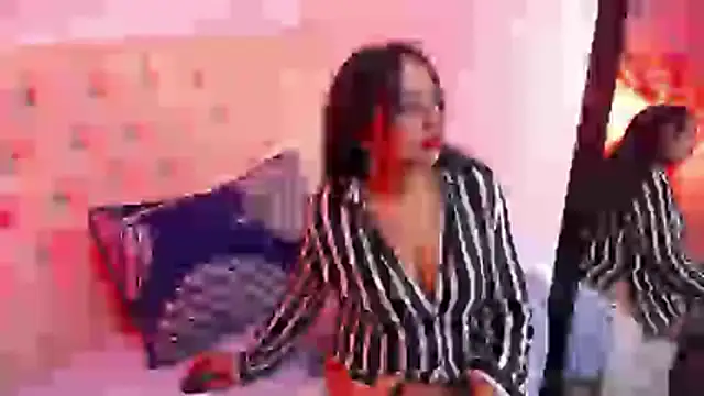 Chanel_milff_'s cam snapshot