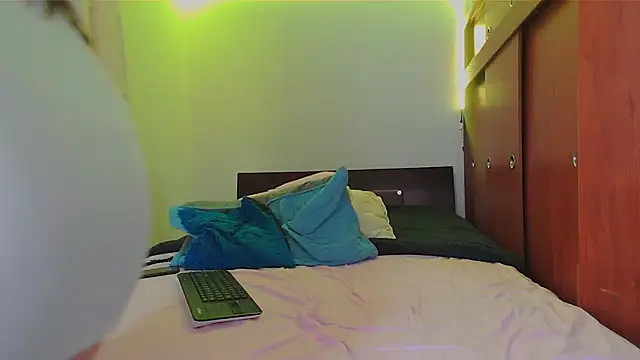 Erzsi-Moon's cam snapshot