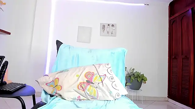 anniesweet-'s cam snapshot