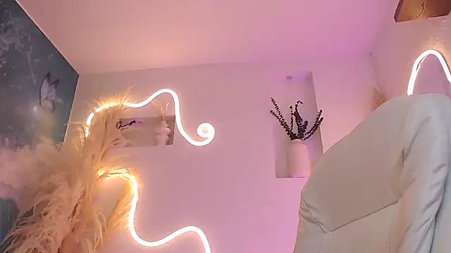 ViolettaHotLatin_'s cam snapshot