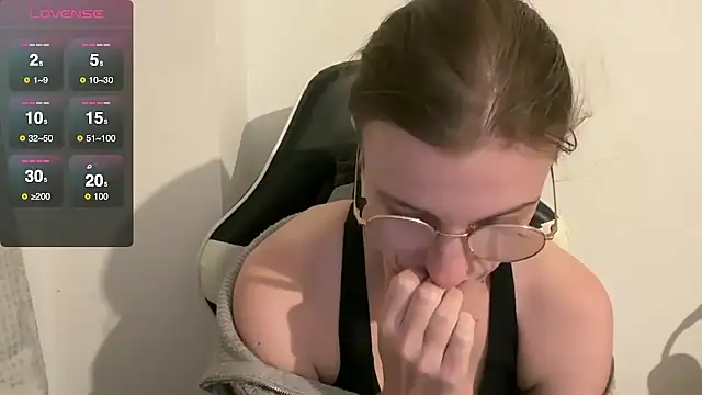 BustyKellyXXX's cam snapshot