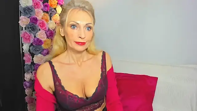 CrystalHotty's cam snapshot