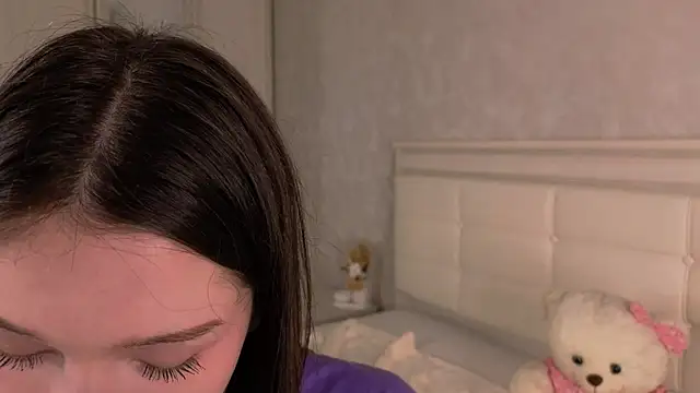 YvonneShames live sex cam