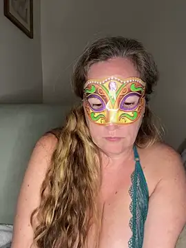 largeboobies30's cam snapshot