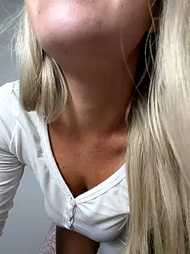 streetdoll live sex cam