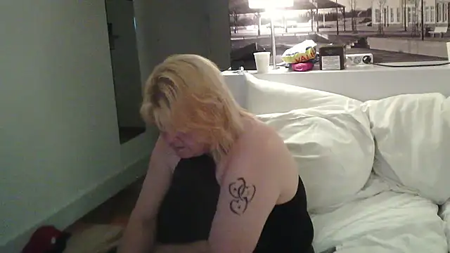 Sylviastar46 live sex cam