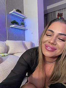 KirstieVegas live sex cam