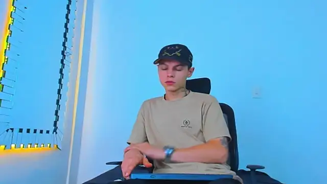 HOT_boy2025's cam snapshot