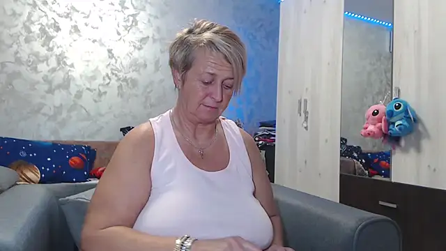 RosesandLillies's cam snapshot