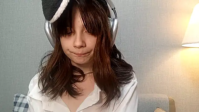 Honeey_Beee's cam snapshot