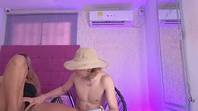 lily_and_wan's cam snapshot