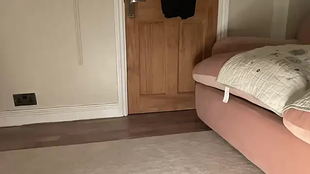 ijustturned18today's cam snapshot