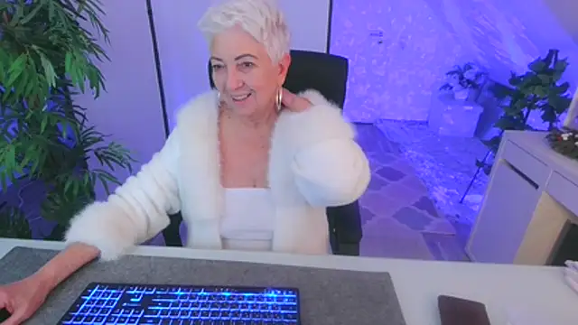 LovelyHelena's cam snapshot