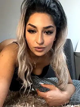 Mia_spicyy's cam snapshot