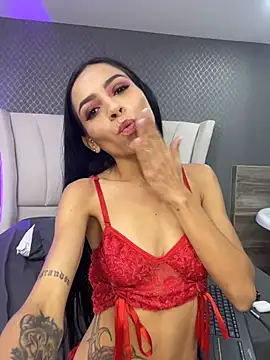 LaraSaint's cam snapshot