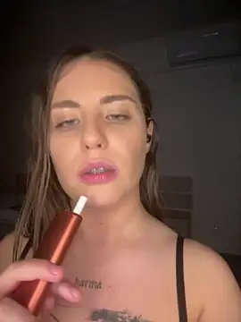 SelenaJenner's cam snapshot