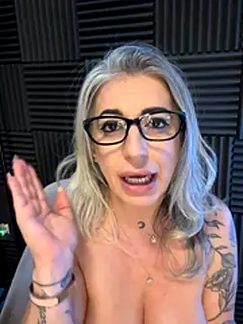 SexyVic_69's cam snapshot