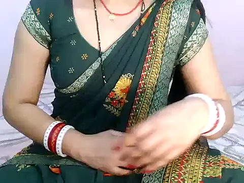 raadhikaaa's cam snapshot