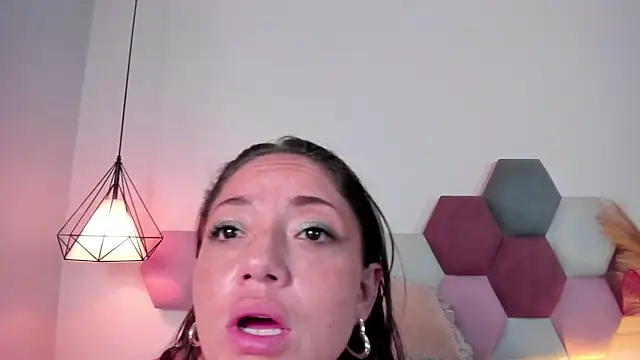 EloiseQuinn's cam snapshot