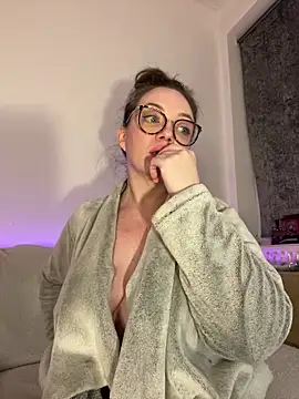 FemDom_RubyKnightXXO's cam snapshot