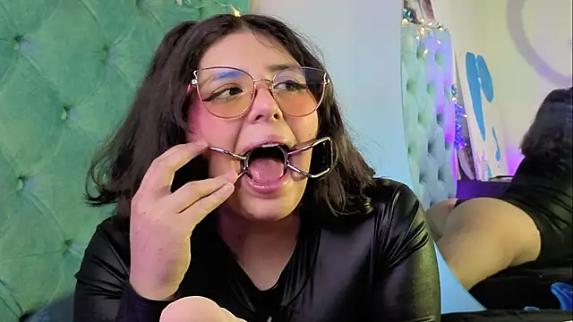 Paola_Lyon_'s cam snapshot