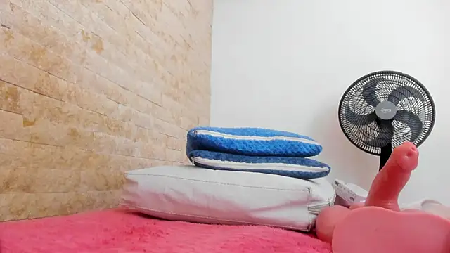 mia_roldan_'s cam snapshot