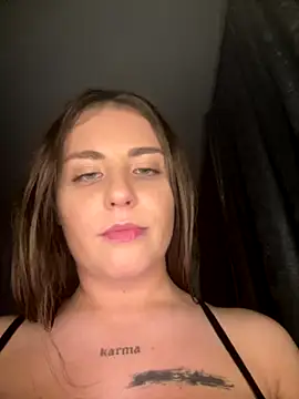 SelenaJenner's cam snapshot