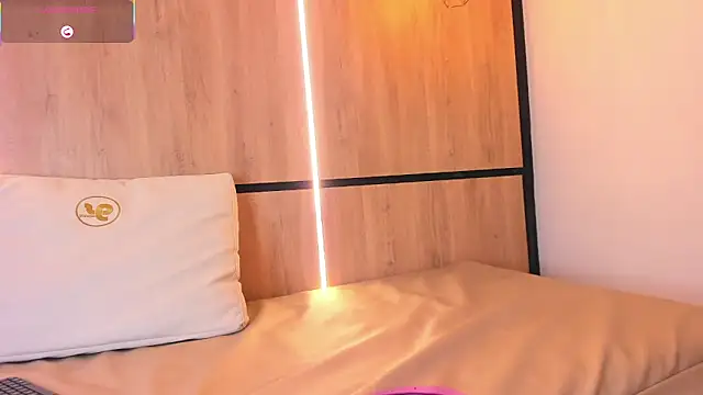 ashlyn_parker's cam snapshot