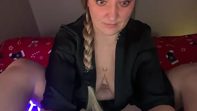 Velvetwitch87's cam snapshot