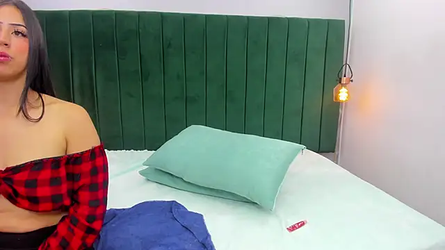 Ema_Messy_'s cam snapshot