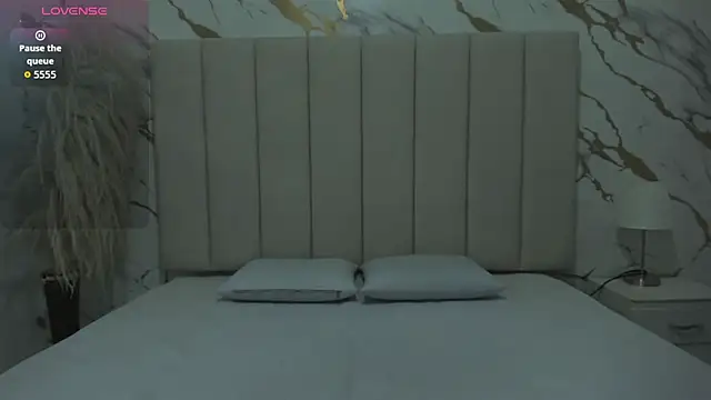 _Emma_whiitee_'s cam snapshot