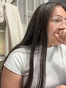 Alyha_Cortes's cam snapshot