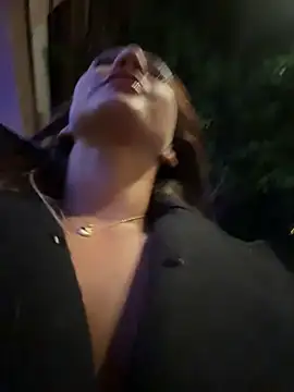 Ninabigtitied's cam snapshot